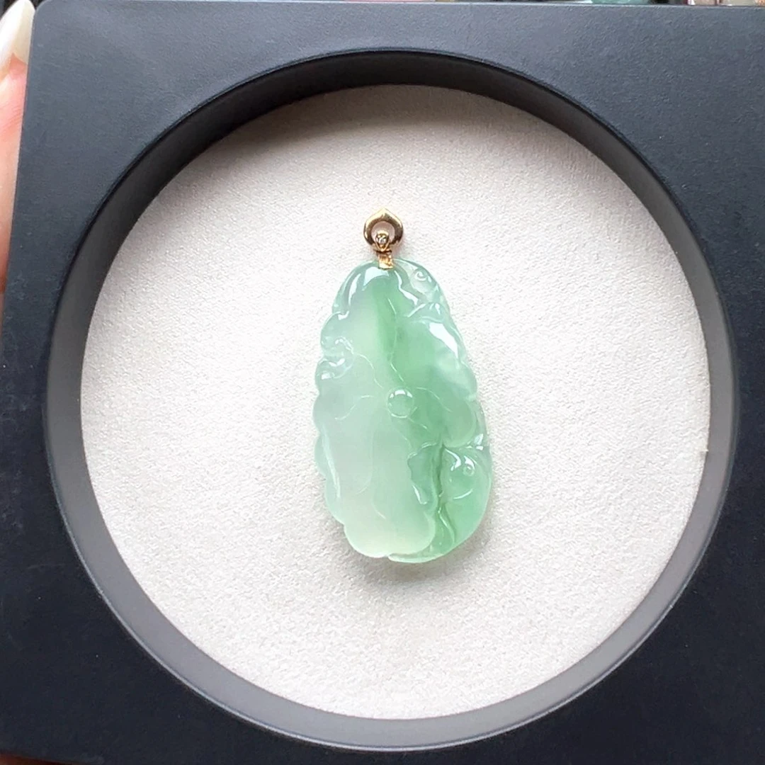 1***n翡翠未镶嵌颈饰荷叶鱼