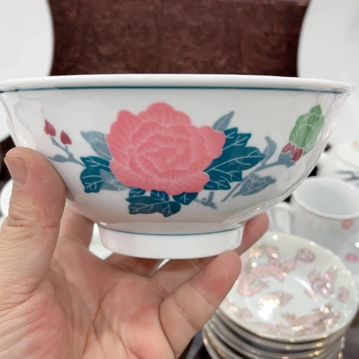 壶釉下五彩的瓷器在瓷器