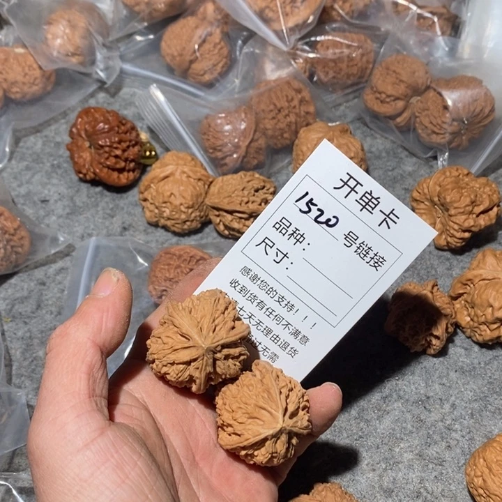 文玩核桃把件梦**宰1520咯摸摸哦哦哦