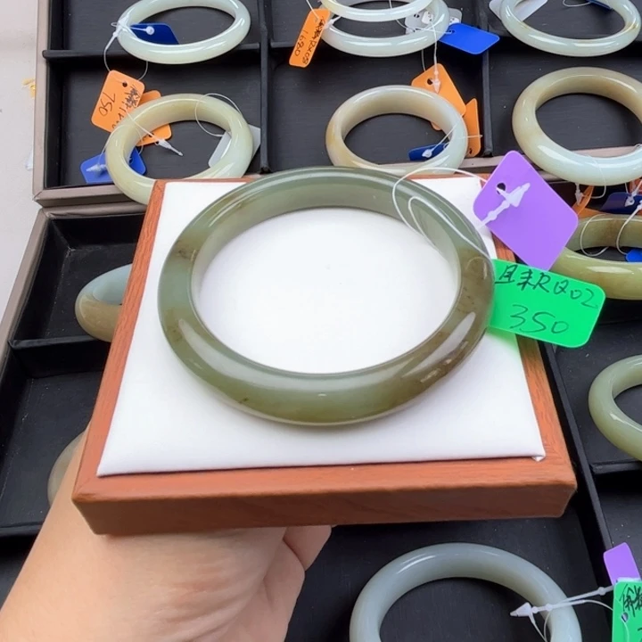 未镶嵌手镯和田玉七月