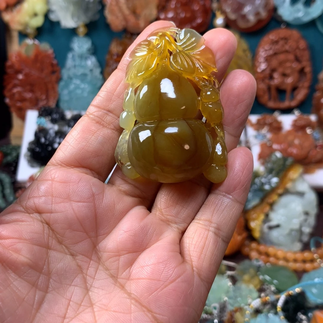 蛇纹石玉未镶嵌挂坠