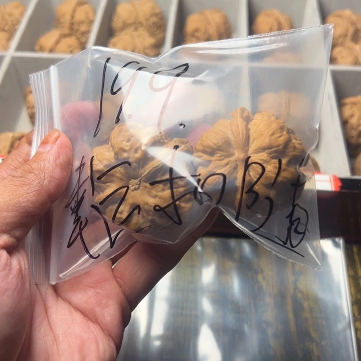 幸****核桃蛤蟆头文玩核桃