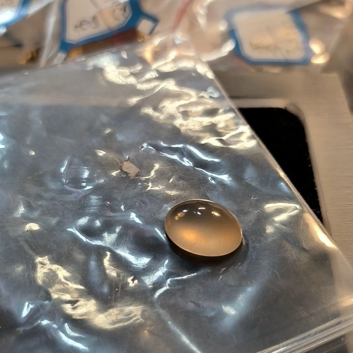 自***2未镶嵌戒面石英岩玉