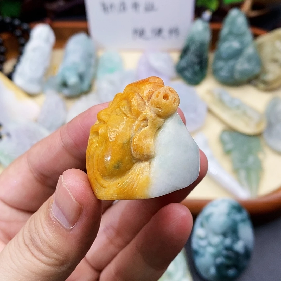 颈饰未镶嵌翡翠扳指