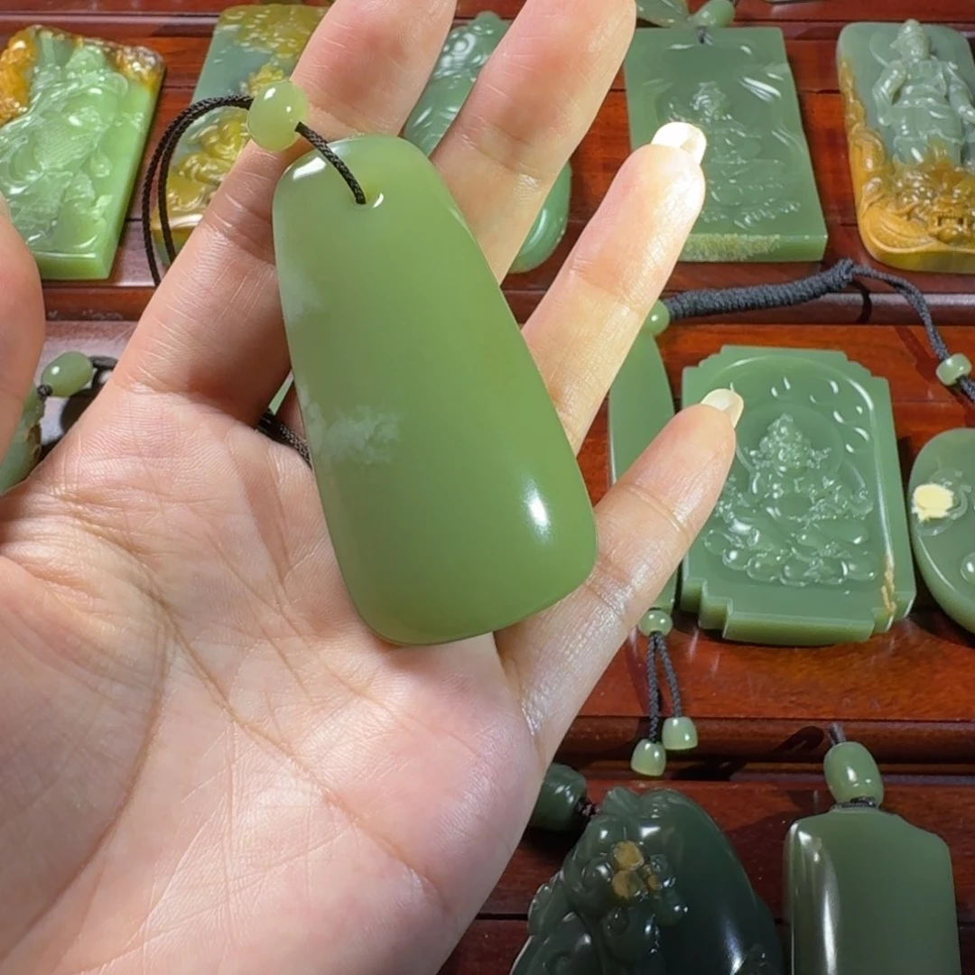 贝***始岫岩河磨玉（透闪石质玉）未镶嵌挂件