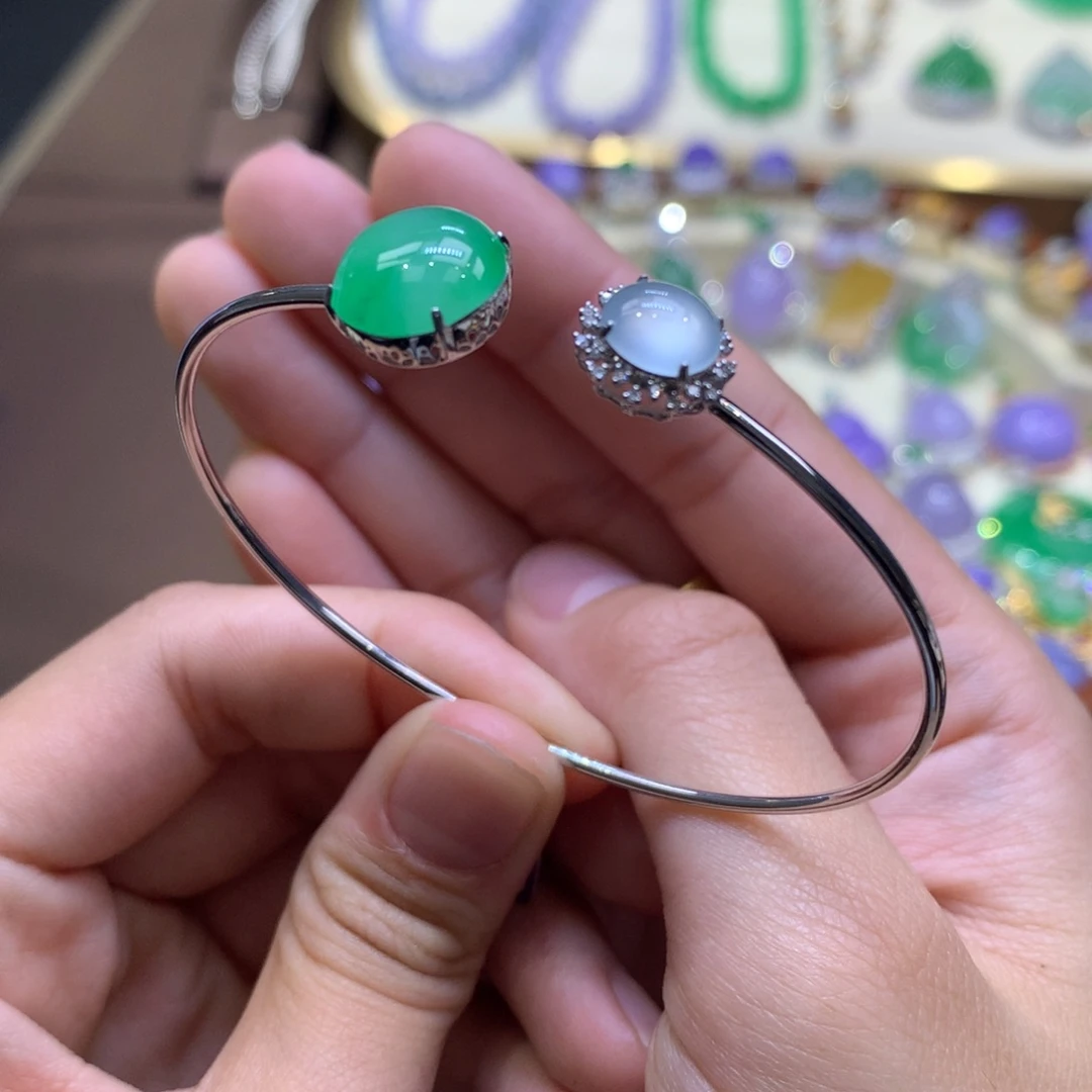 翡翠18K金镶嵌颈饰翡翠