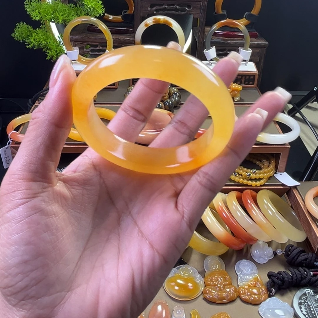 未镶嵌手镯石英质玉