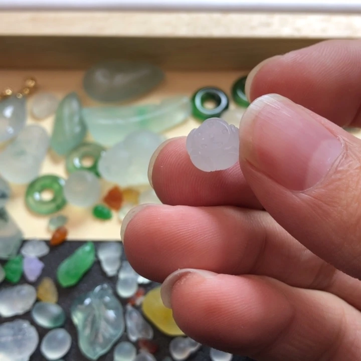 定制翡翠未镶嵌挂件