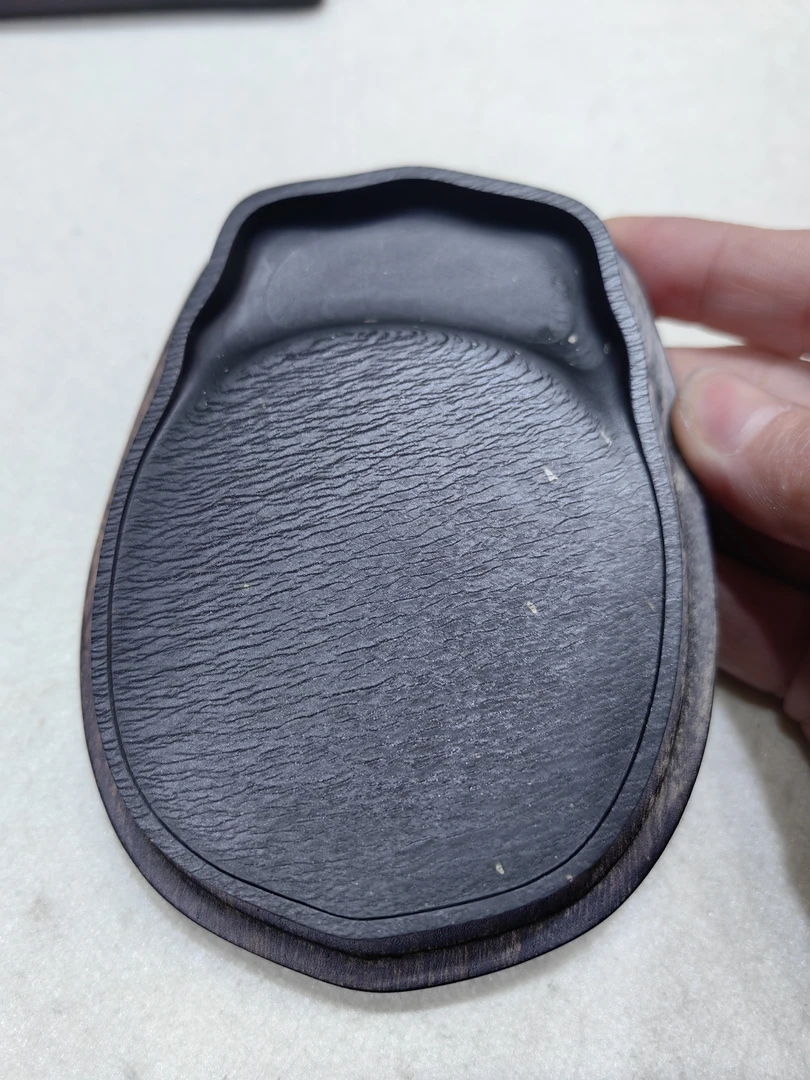 歙砚四大名坑水舷坑细水波金星蝉砚尺寸9.6x6.8x1.8厘米香樟木盒