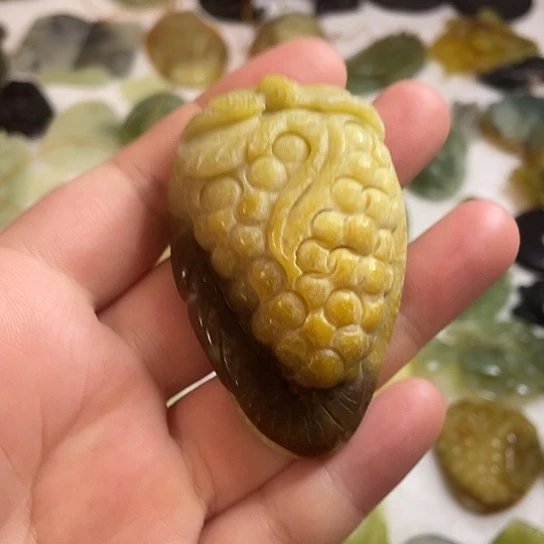 未镶嵌蛇纹石玉颈饰
