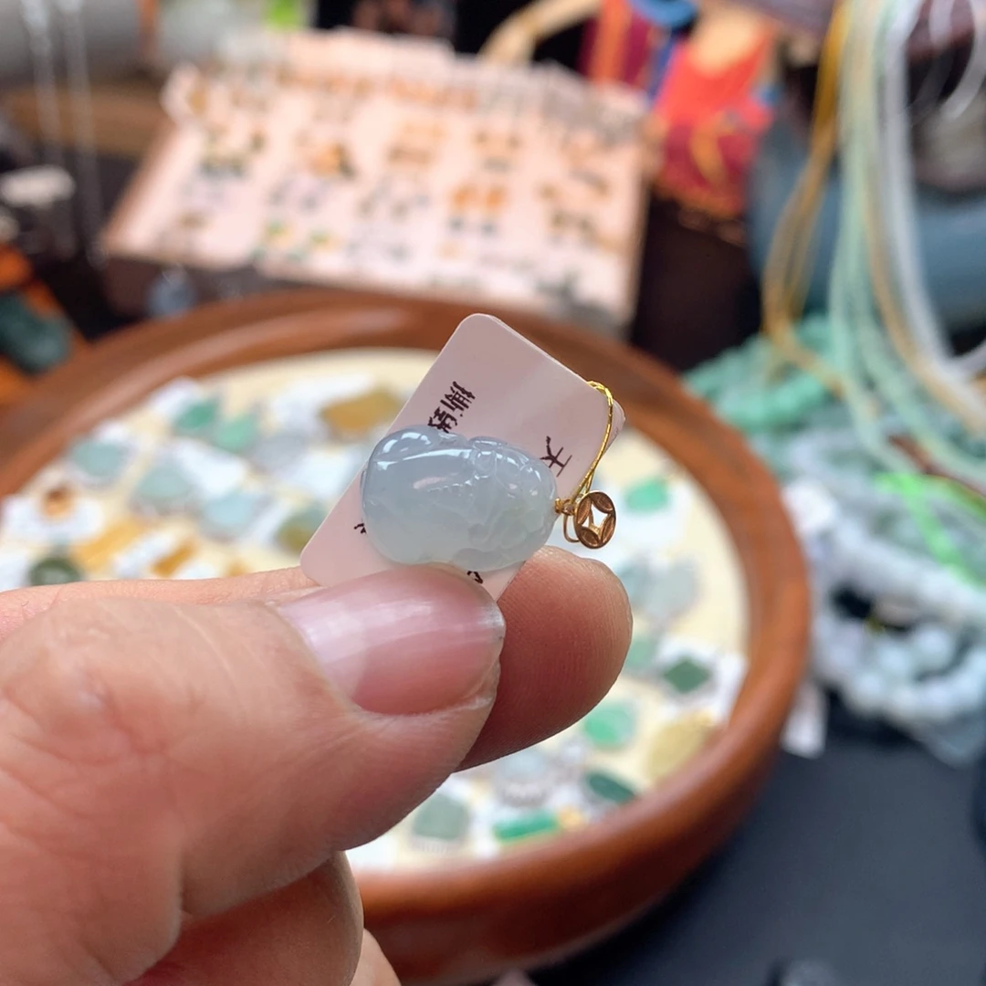 颈饰18K金镶嵌翡翠