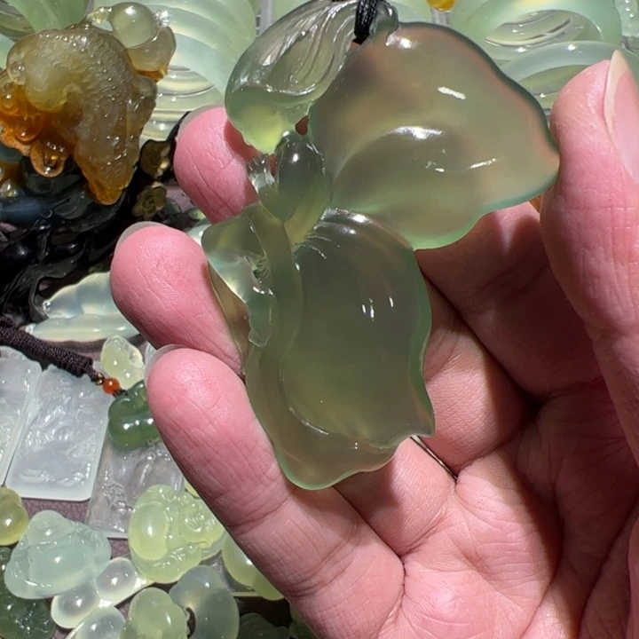 蛇纹石玉颈饰未镶嵌