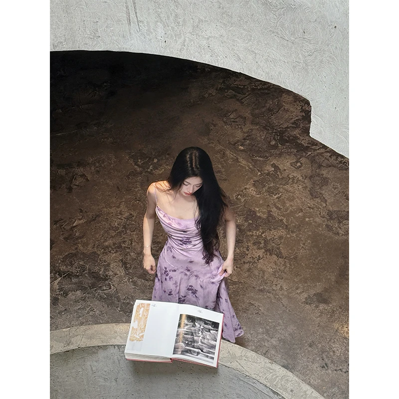 六指导 仲夏夜之梦 度假风优雅气质吊带连衣裙女修身显瘦伞摆长裙