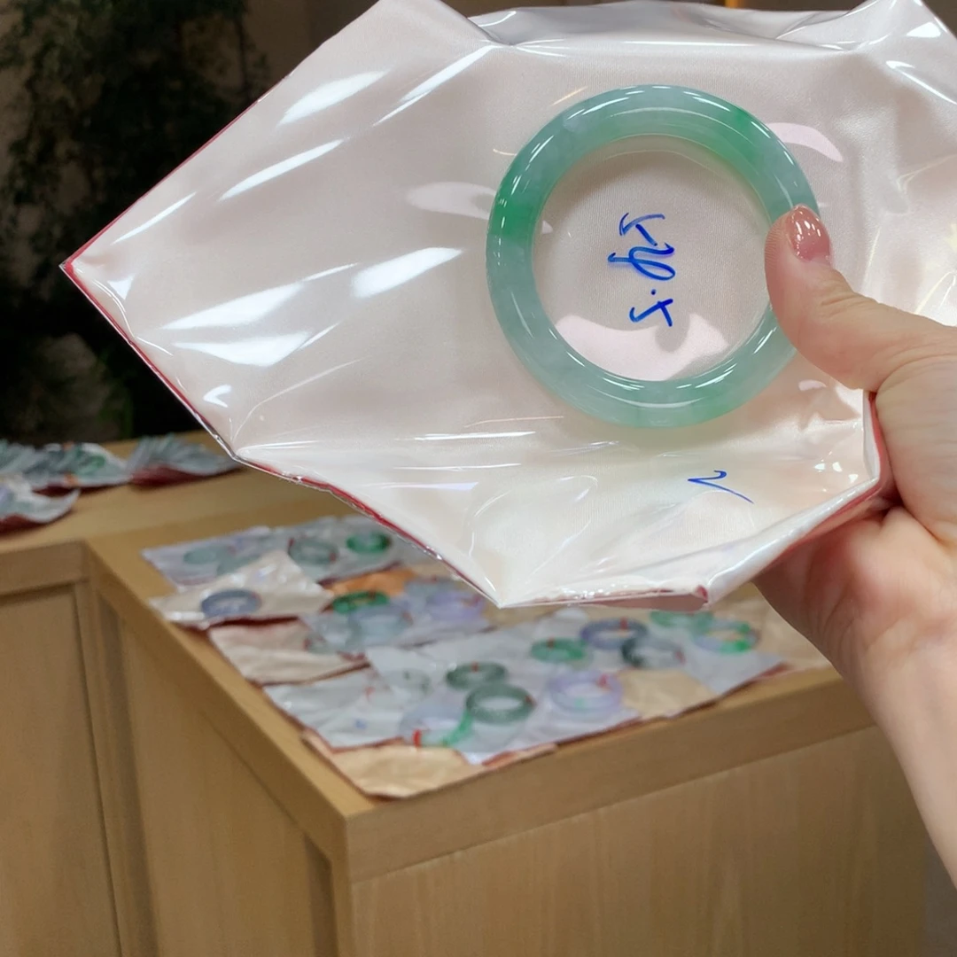 未镶嵌手镯翡翠不退不换