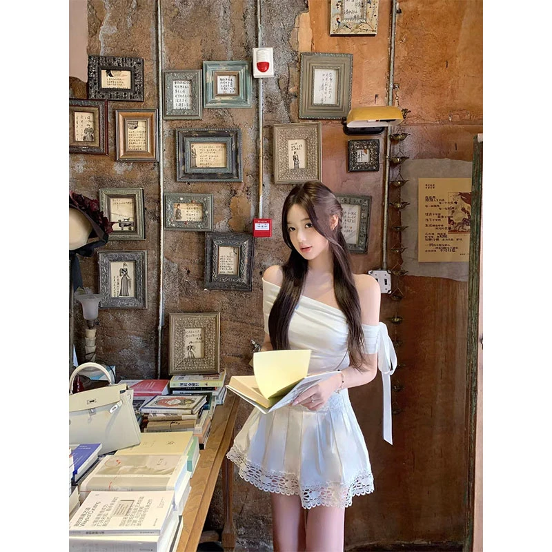 【初恋小白花】chic网红同款韩系设计感露肩上衣女配防走光半身裙