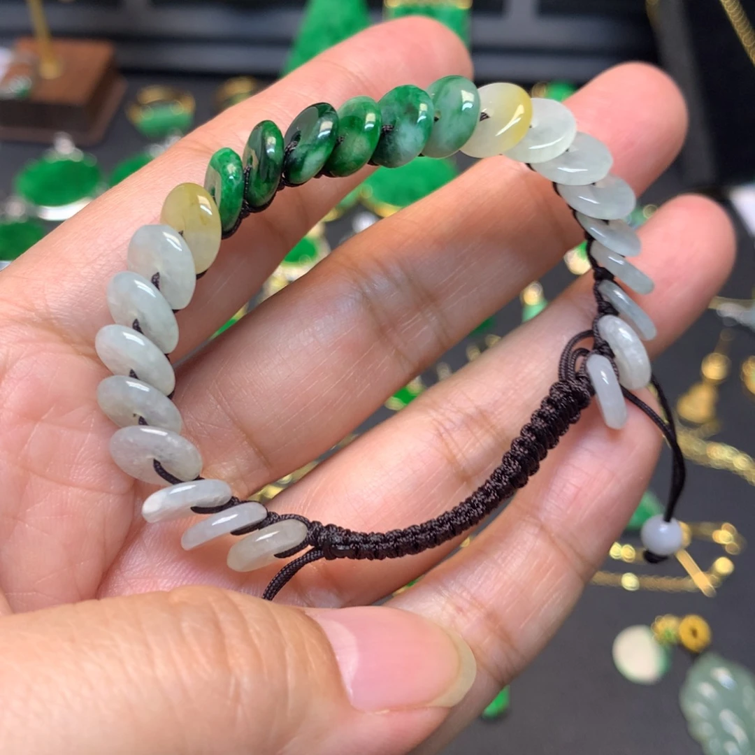 翡翠未镶嵌颈饰有纹