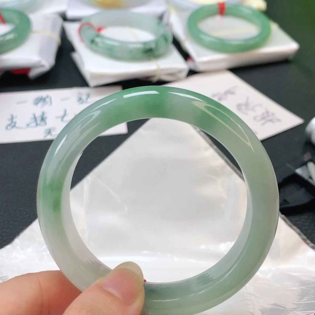 翡翠手镯未镶嵌翡翠手镯56