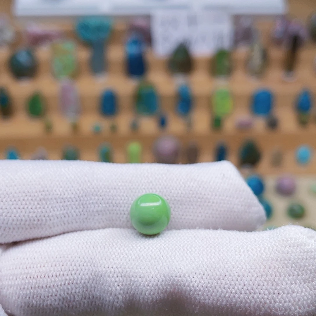 绿松石未镶嵌颈饰