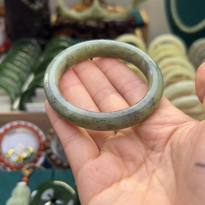 和田玉手镯未镶嵌54.1圈围10680