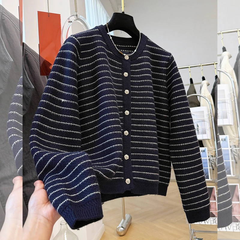 韩系针织开衫条纹毛衣女装秋冬新款大码宽松保暖百搭通勤上衣减龄