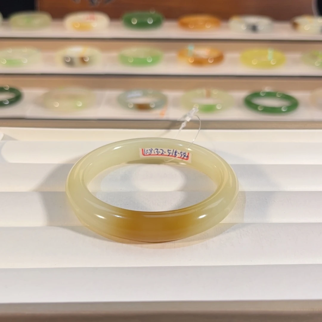 和田玉未镶嵌手镯糖白