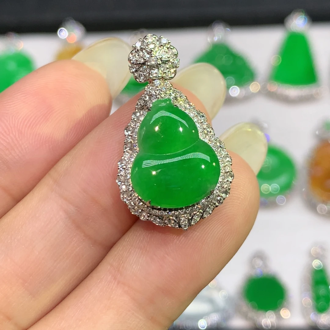 翡翠18K金镶嵌颈饰