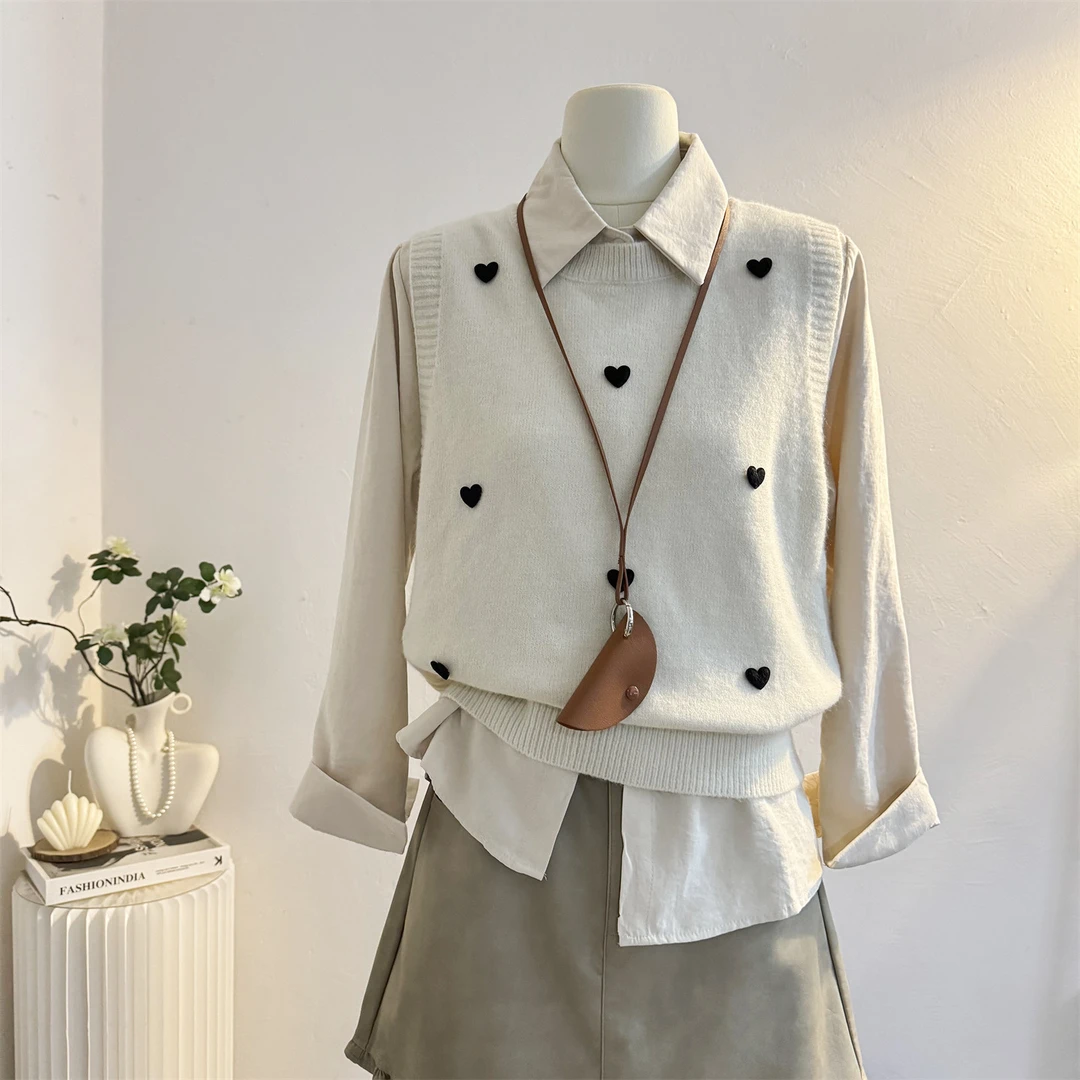 爱心针织马甲衬衫两件套女2025秋冬韩系宽松减龄百搭无袖坎肩背心