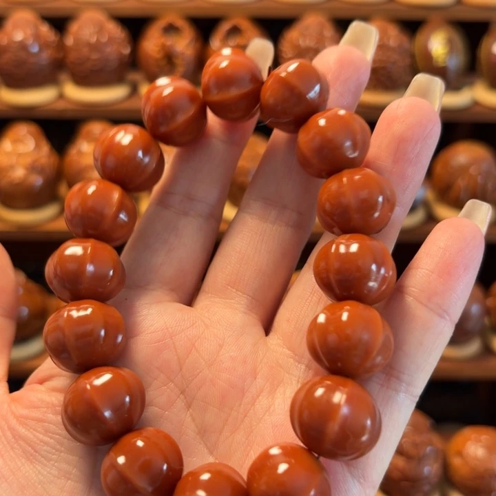 尐***吻巴西橄榄核雕工艺品