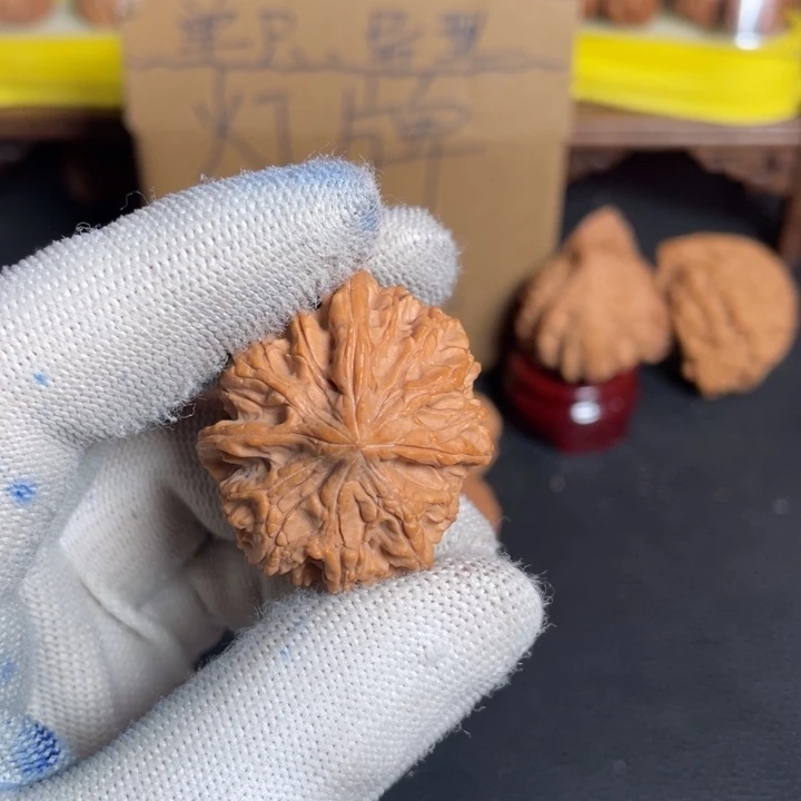文玩核桃把件地*干核桃