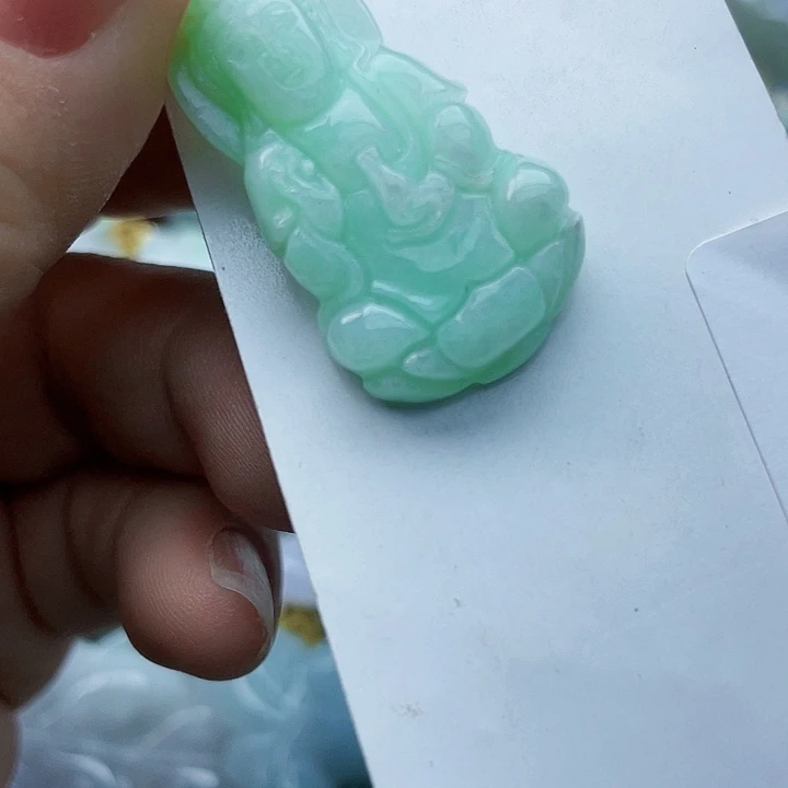 翡翠未镶嵌颈饰好