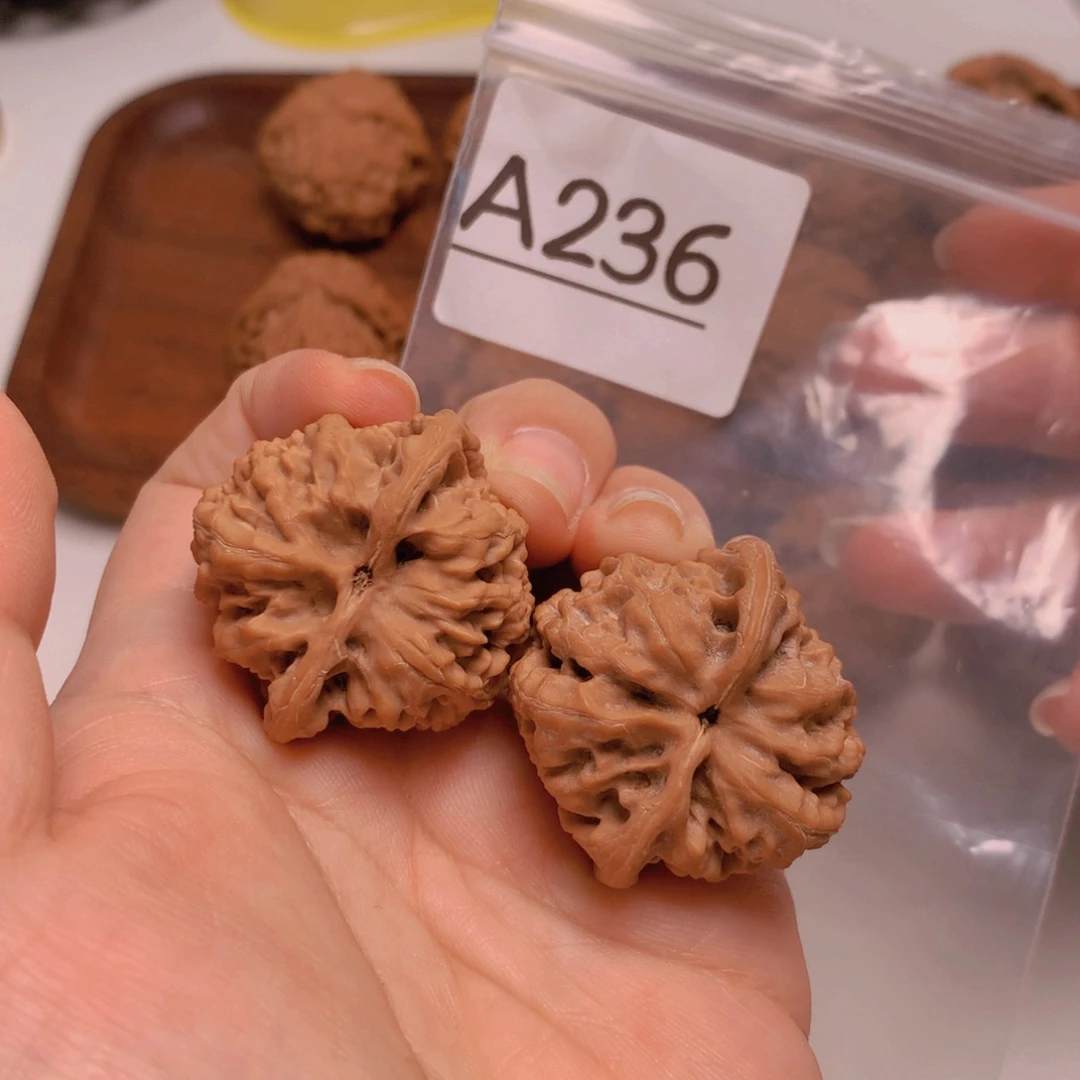 文玩核桃吊坠哈*咪野牛