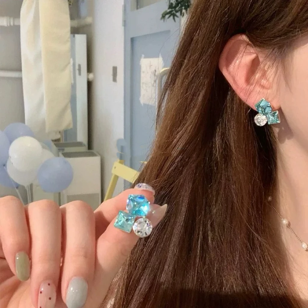铜合金耳饰 海盐蓝超闪方糖耳钉轻奢小众高级感耳环绝美耳饰K638