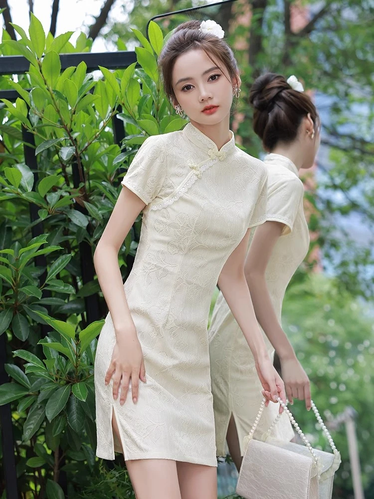 米白色旗袍2025年新款少女改良气质夏季年轻款小个子优雅蕾丝夏短