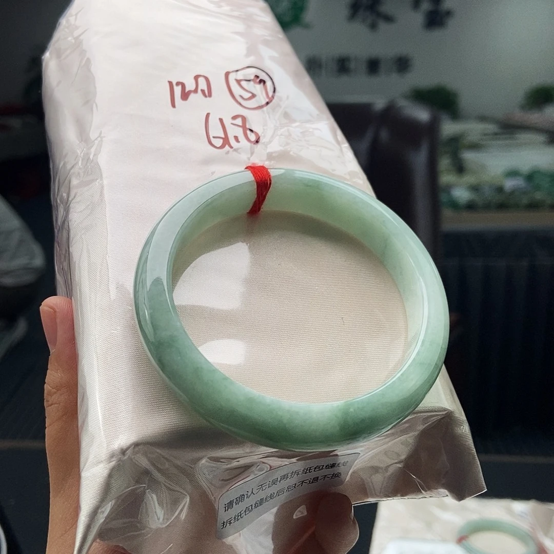 翡翠未镶嵌手镯颜色多样性发拍一发一