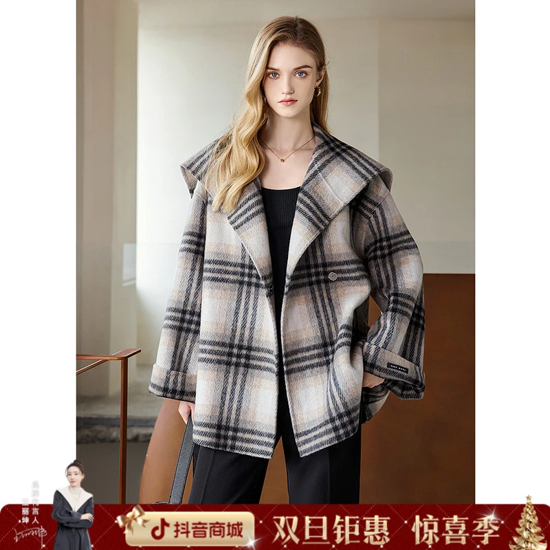 她池2025冬装新款女装格纹宽松撞色绵羊毛外套T44B8176A