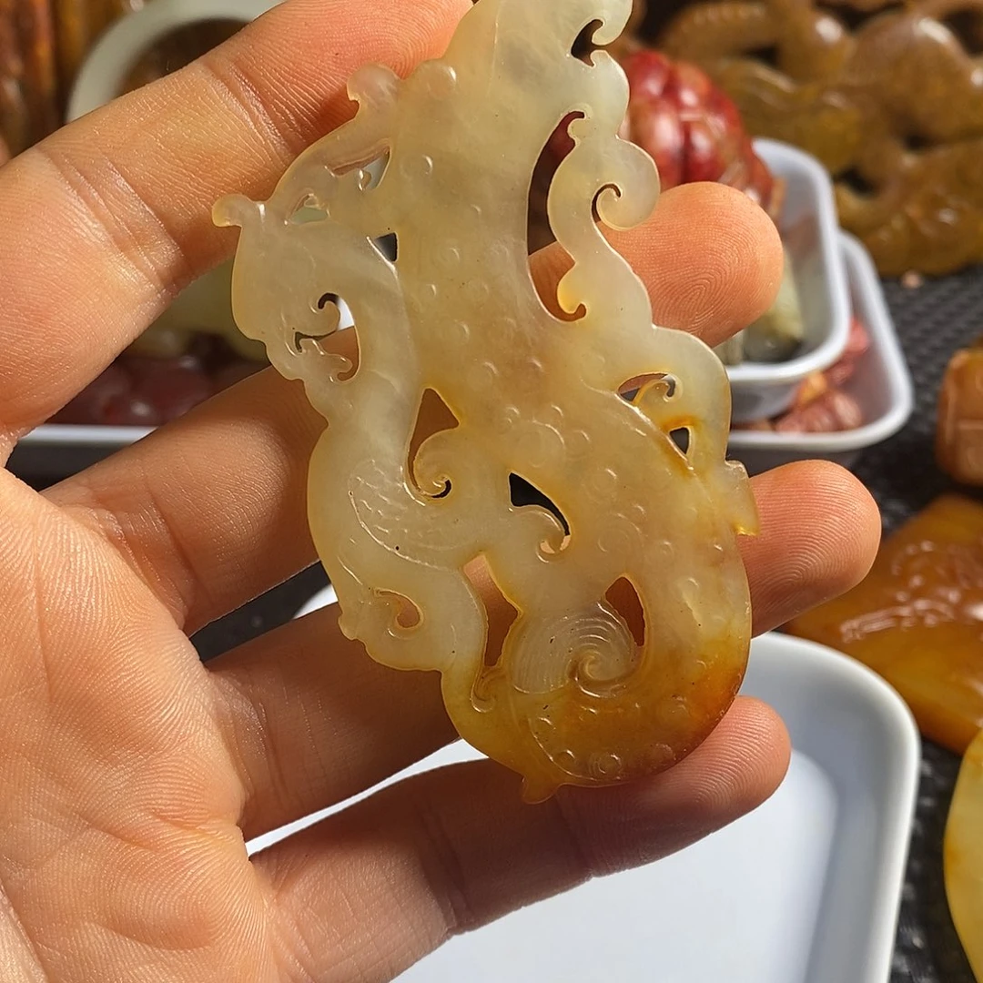 岫岩老玉（透闪石质玉）未镶嵌珠宝奇石