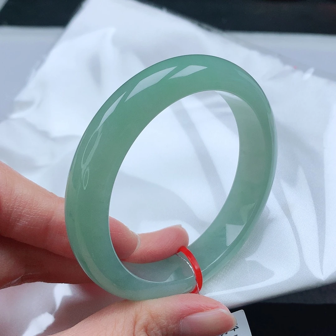 翡翠手镯未镶嵌54圈