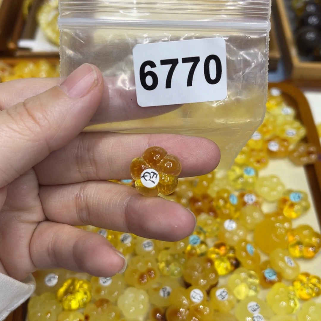 琥珀珠宝奇石未镶嵌