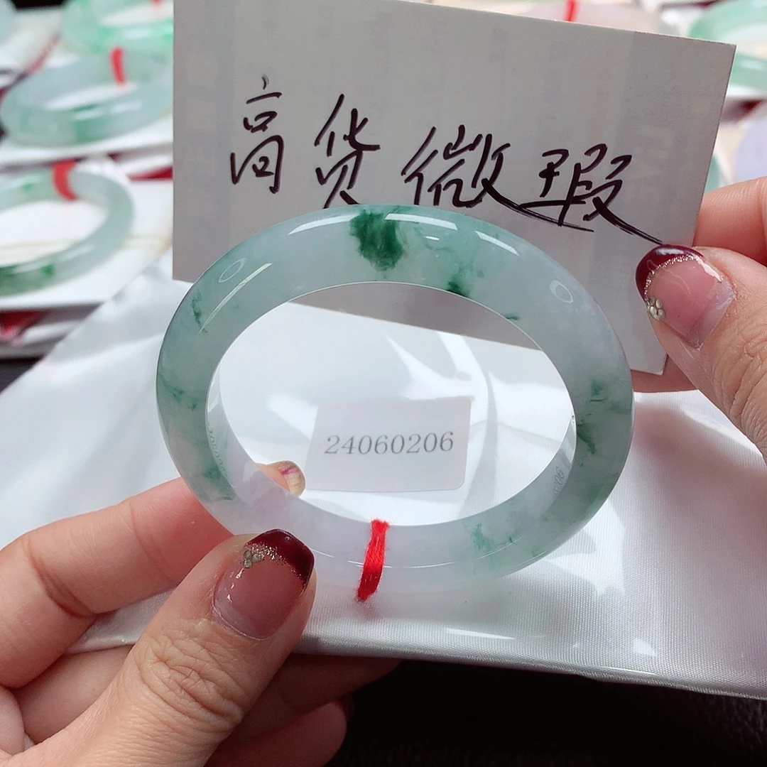 翡翠手镯未镶嵌天然A货翡翠