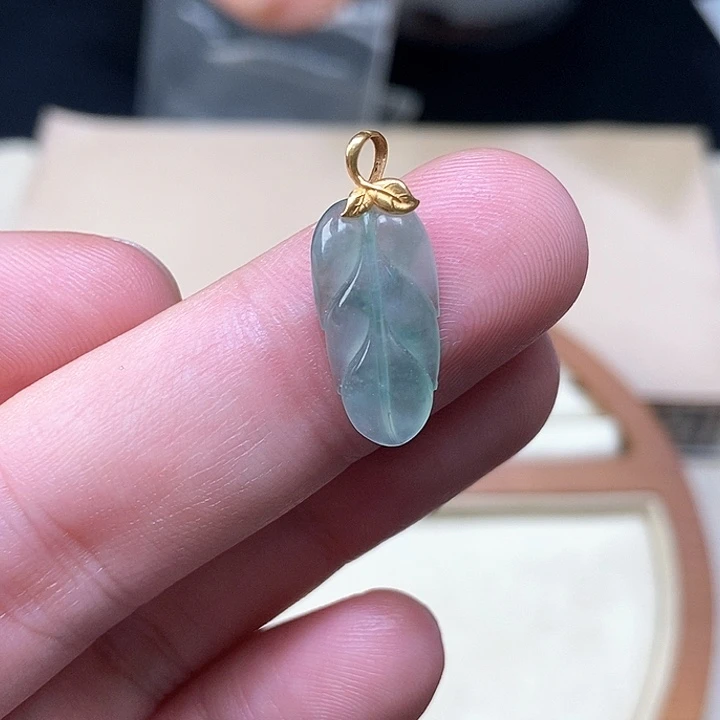 颈饰18K金镶嵌翡翠