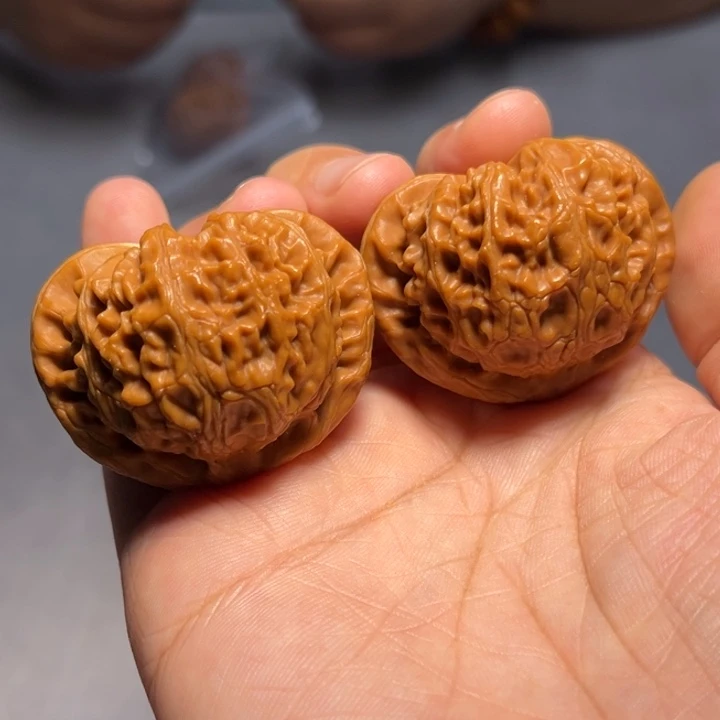 文玩核桃把件桃心宫灯5492