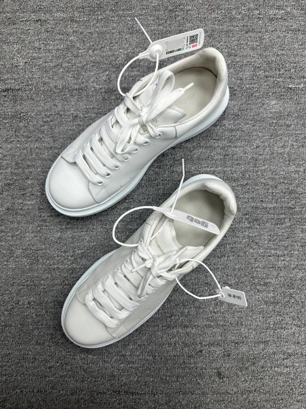 99新 Alexander McQueen/亚历山大·麦昆 43 麦昆小白鞋 白尾