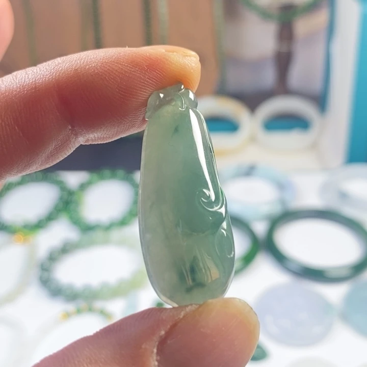 和田玉（糖玉）未镶嵌颈饰天然缅甸翡翠A货（福瓜）