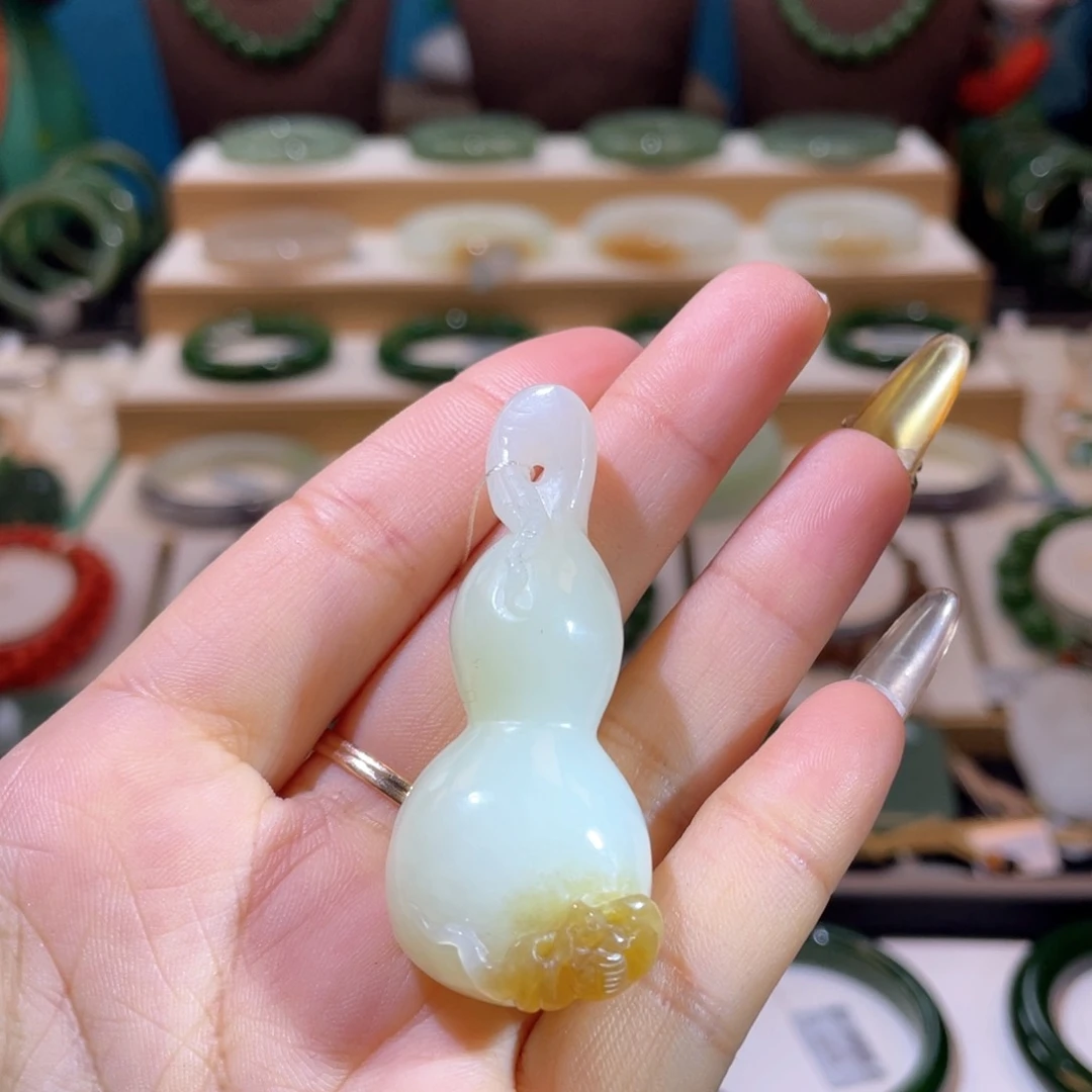 和田玉高品糖玉吊坠未镶嵌