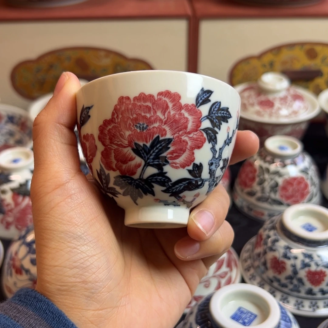 正绎堂釉里红牡丹鸡心