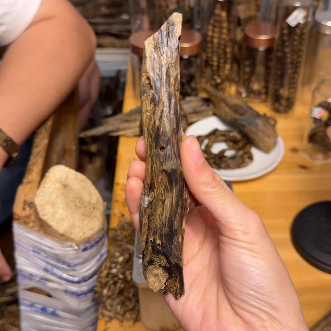 沉香碎屑沉香白棋块料16克