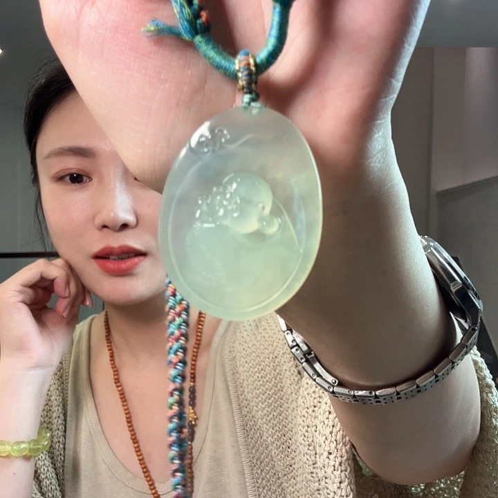 咪***米未镶嵌蛇纹石玉颈饰