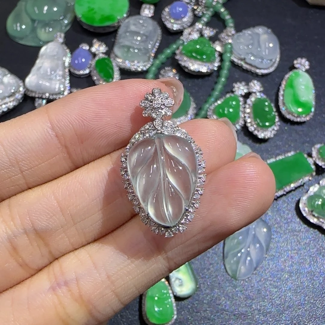 颈饰18K金镶嵌翡翠精品