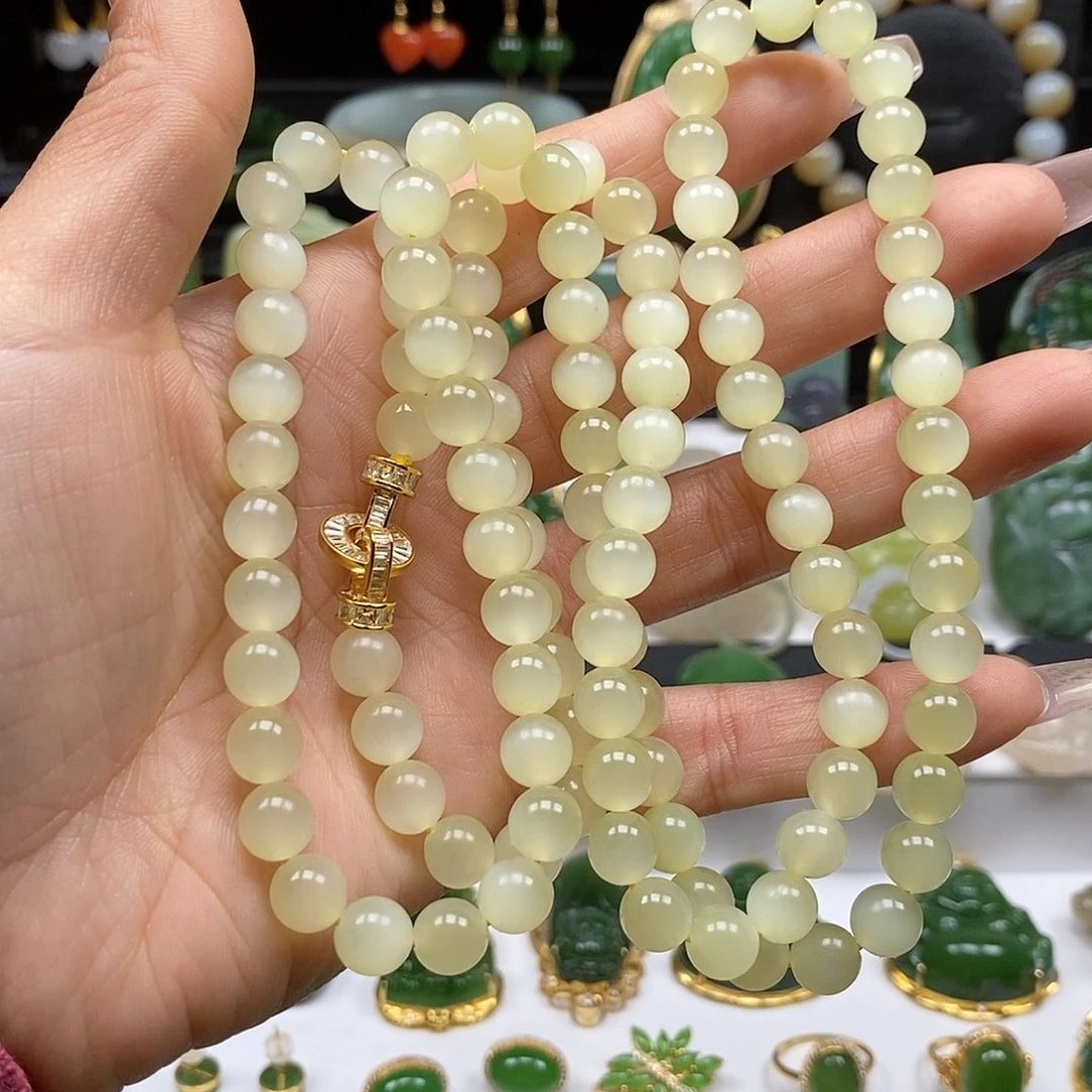 和田玉颈饰未镶嵌猫眼