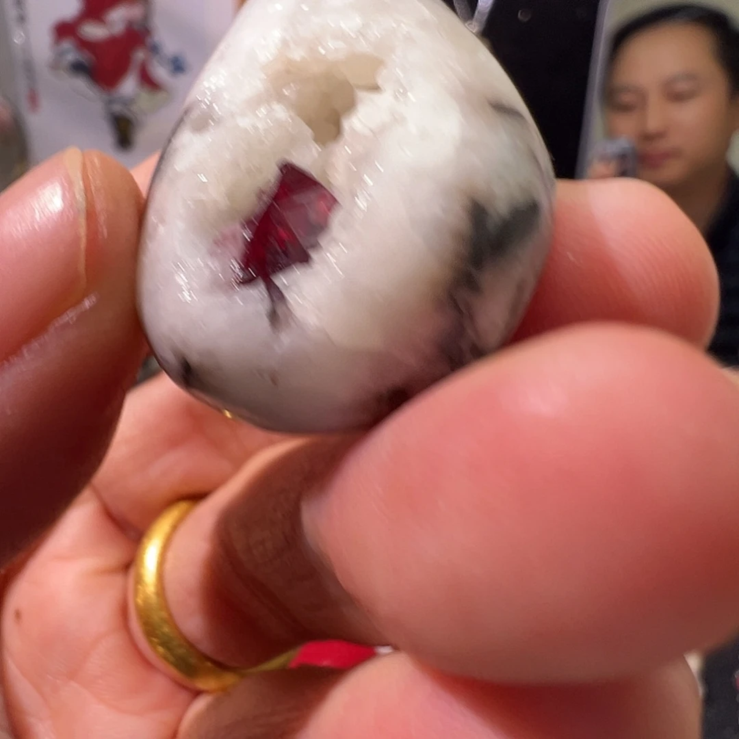 天然辰砂带火彩聚宝盆